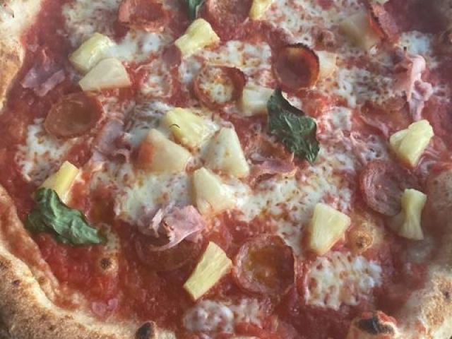 two-tozzers-pizza (14)-kireth-ai